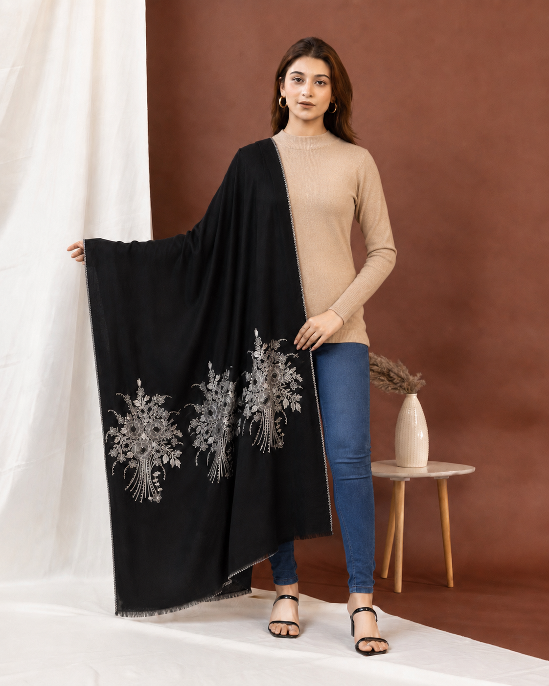 Silver Leaf | Sequin Bouquet Border Stole